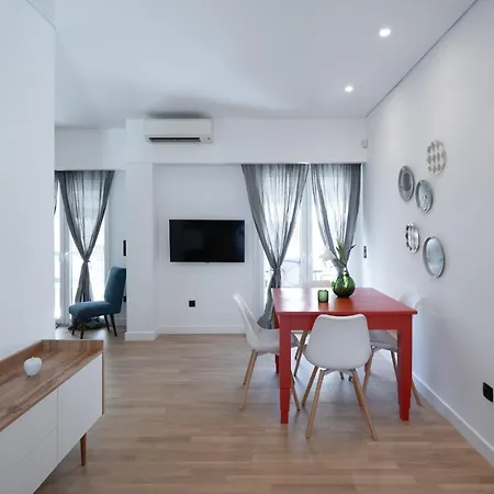 Modern In Close To City Center Apartment